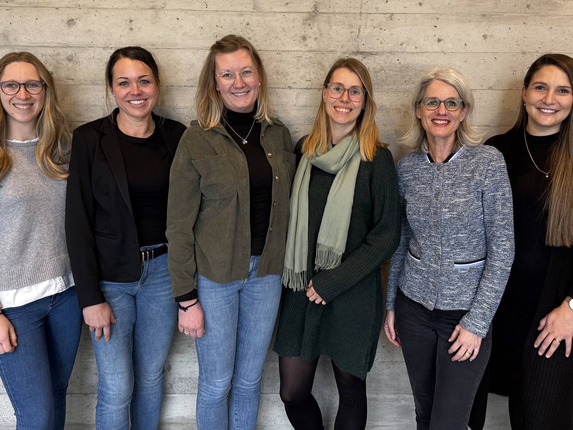 Die diplomierten Pflegefachfrauen in der Zentralschweiz, von links nach rechts: Kathrin Baumeler, Rita Kurmann, Marina Duss-Koller, Nicole Sommerhalder, Veronika Lagger Bisang und Violeta Kadrijaj.