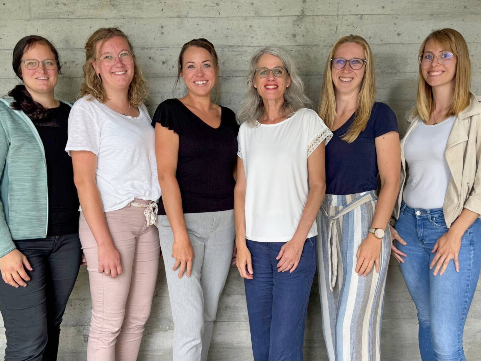 Die diplomierten Pflegefachfrauen in der Zentralschweiz, von links nach rechts: Sonja Graf, Marina Duss-Koller, Rita Kurmann, Veronika Lagger Bisang, Kathrin Baumeler und Nicole Sommerhalder. Violeta Kadrijaj ist momentan im Mutterschaftsurlaub.